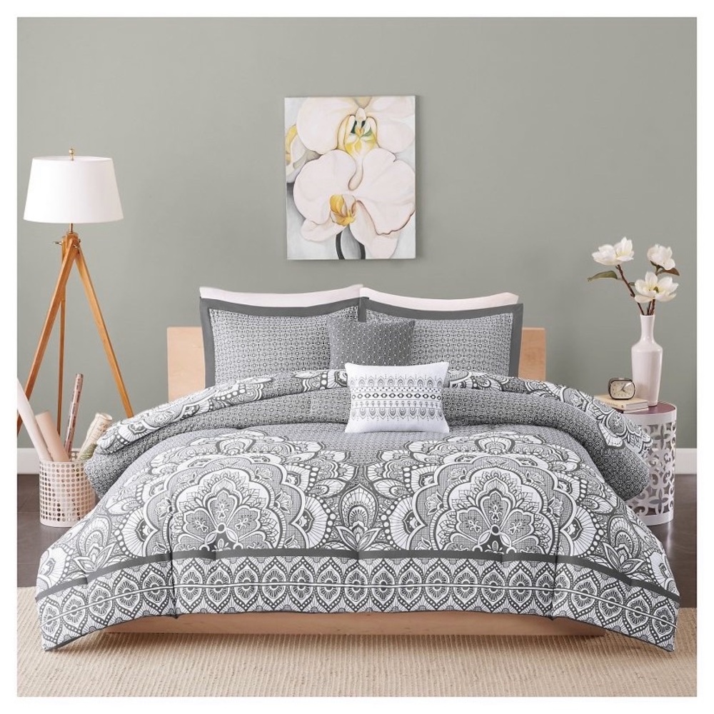 Queen sized bedding